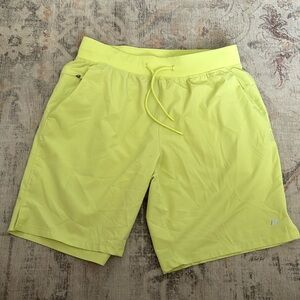 Russel shorts M